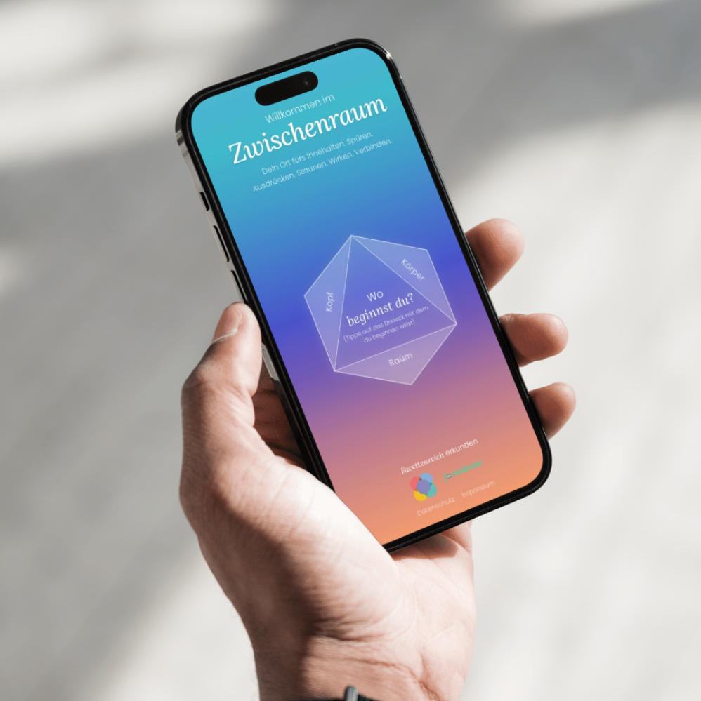 Smartphone, auf dem die App Zwischenraum zu sehen ist